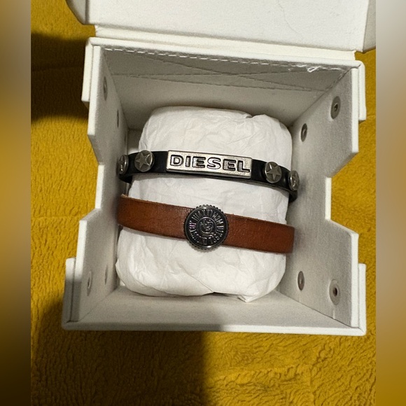 Set of two Diesel leather bracelets - Picture 2 of 14